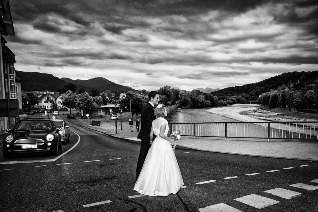 Bad Toelz Rolf Kaul Hochzeit Hochzeitsfotograf Brautpaar Isar